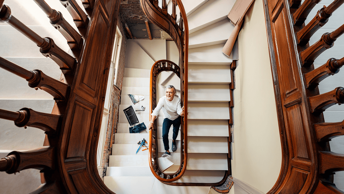 Rénovation complète escalier bois ancien moderne par maitre d