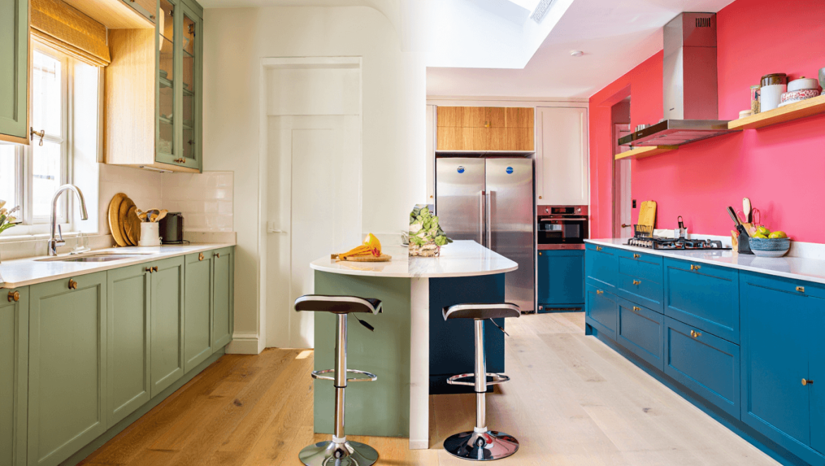 Privilégier des tons sobres ou colorés dans la cuisine en 2026 : que choisir ?